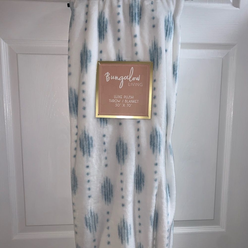 Throw blanket
